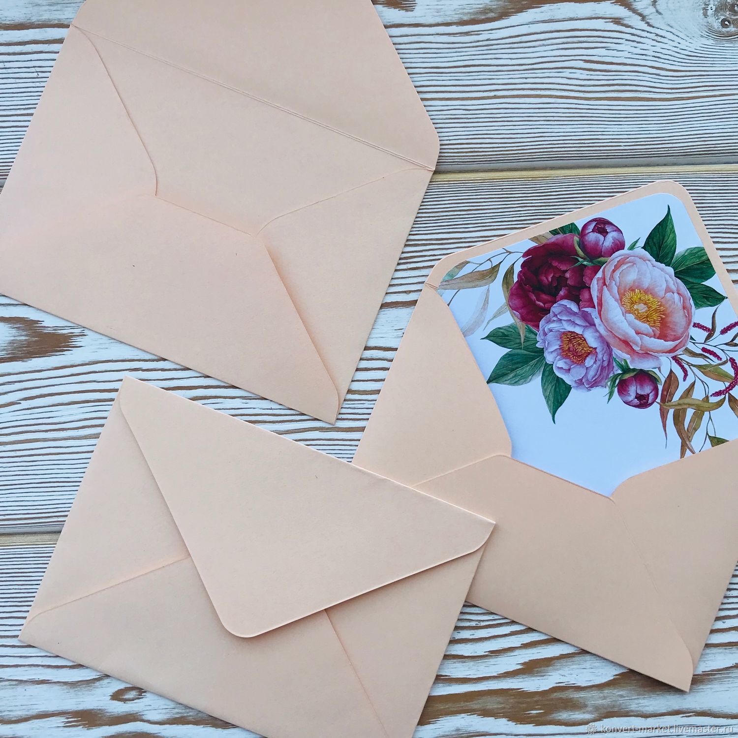 Конверт бумажный почтовый. Красивый подарочный конверт. Квадратный конверт. Бумажный конверт. Конверт из бумаги.