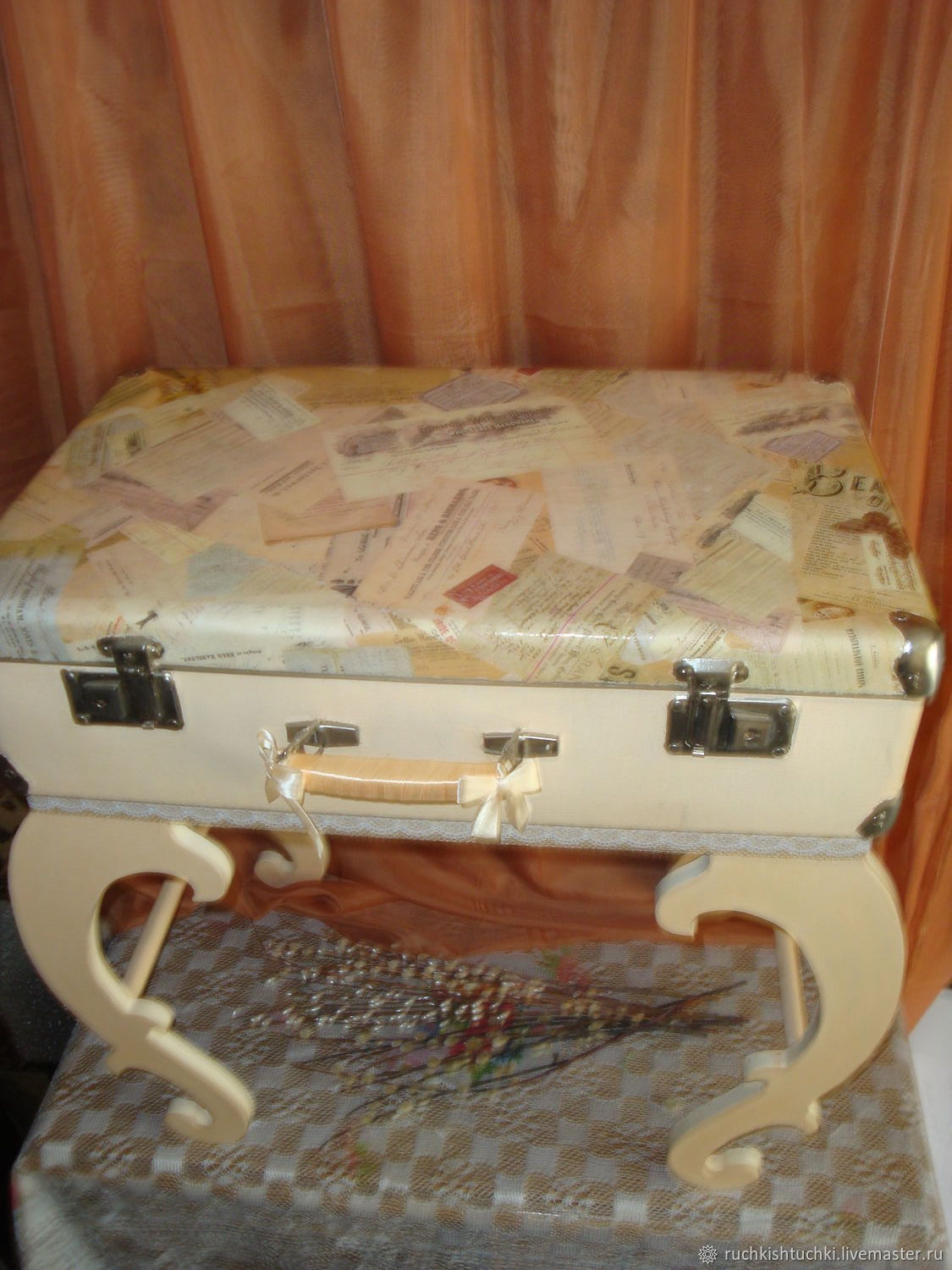 Столик декоративный чемодан