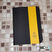 Green day planner with elastic band