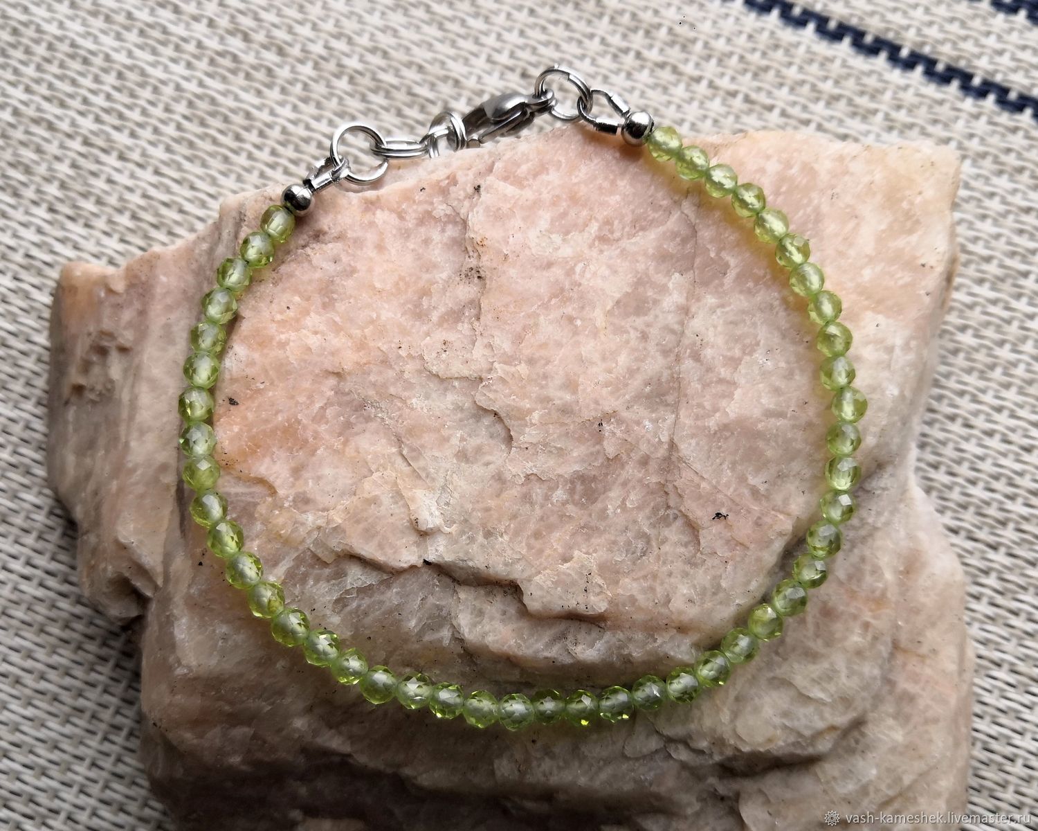 Браслет из бусин хризолита купить в интернет-магазине Ярмарка Мастеров ...