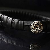 Кожаный браслет с гравировкой льва черный серебряный на заказ