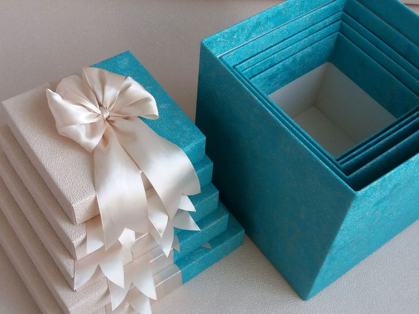 Подарок на день рождение из картона. Подарочные коробки. Красивые подарочные коробки. Коробки для украшений. Картонные коробки для подарков.