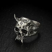 Ring with skull