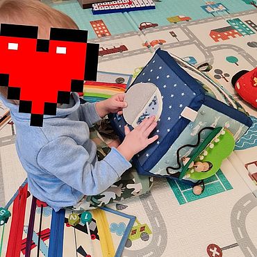 Куклы и игрушки ручной работы. Ярмарка Мастеров - ручная работа Кубик развивающий сенсорный на заказ. Handmade.
