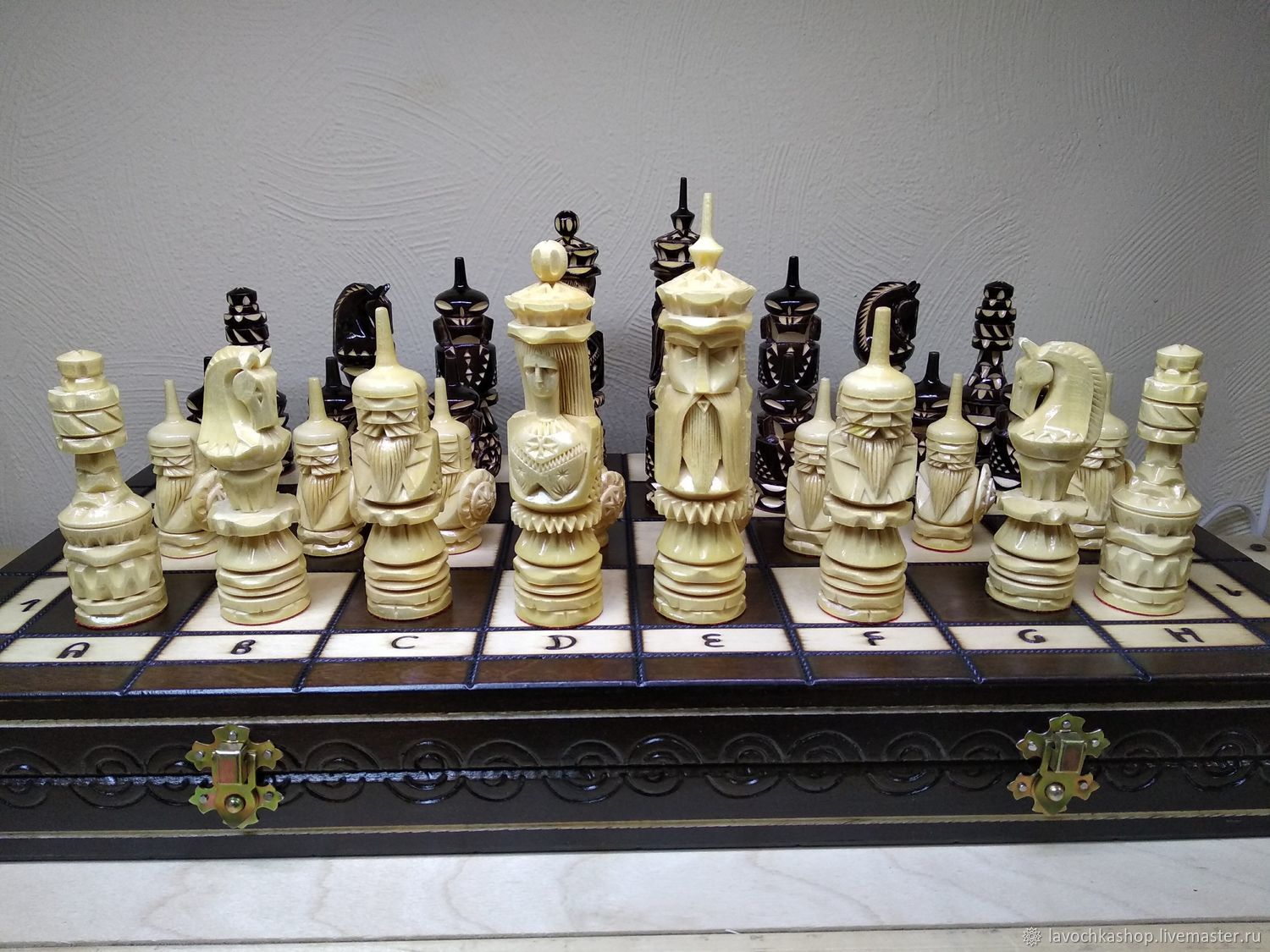 Деревянные шахматы 