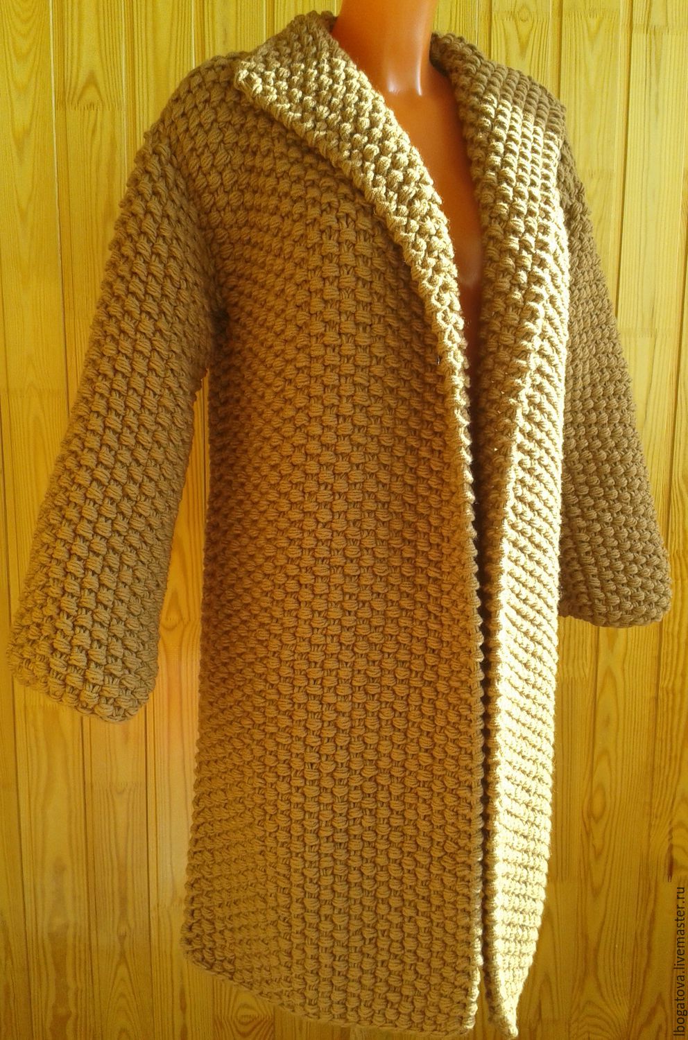 Вязаное пальто из толстых ниток