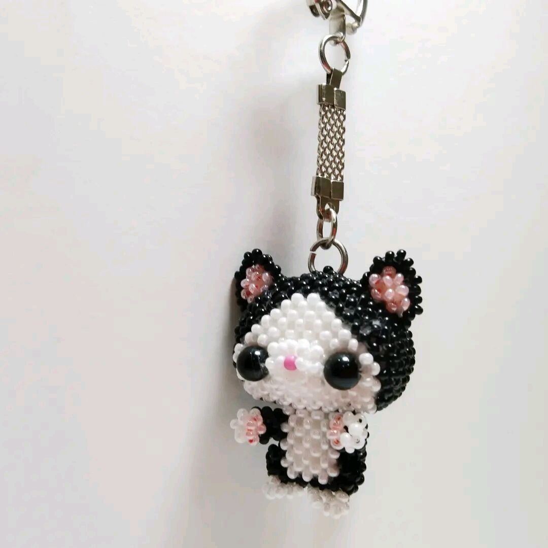 Котик из бисера амигуруми