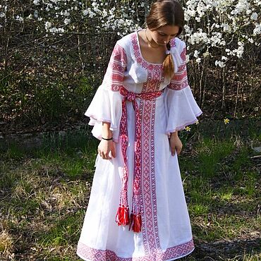 Молодожены из Тынды пришли на свадьбу в славянских костюмах своих предков