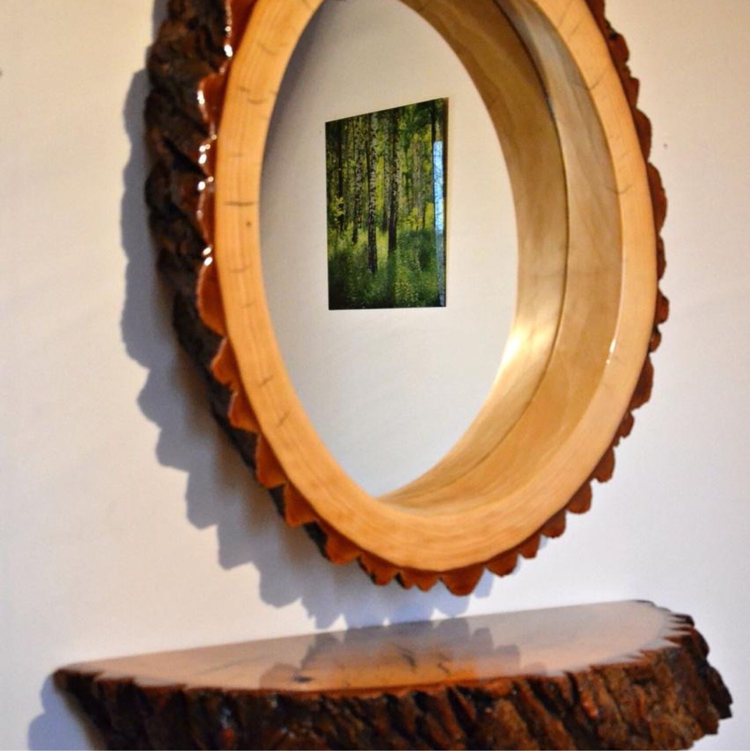 Зеркало в спиле дерева