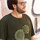 Темно-зеленая мужская футболка с вязаной аппликацией  Размер ХL. Футболки. Katrinshine. Интернет-магазин Ярмарка Мастеров.  Фото №2