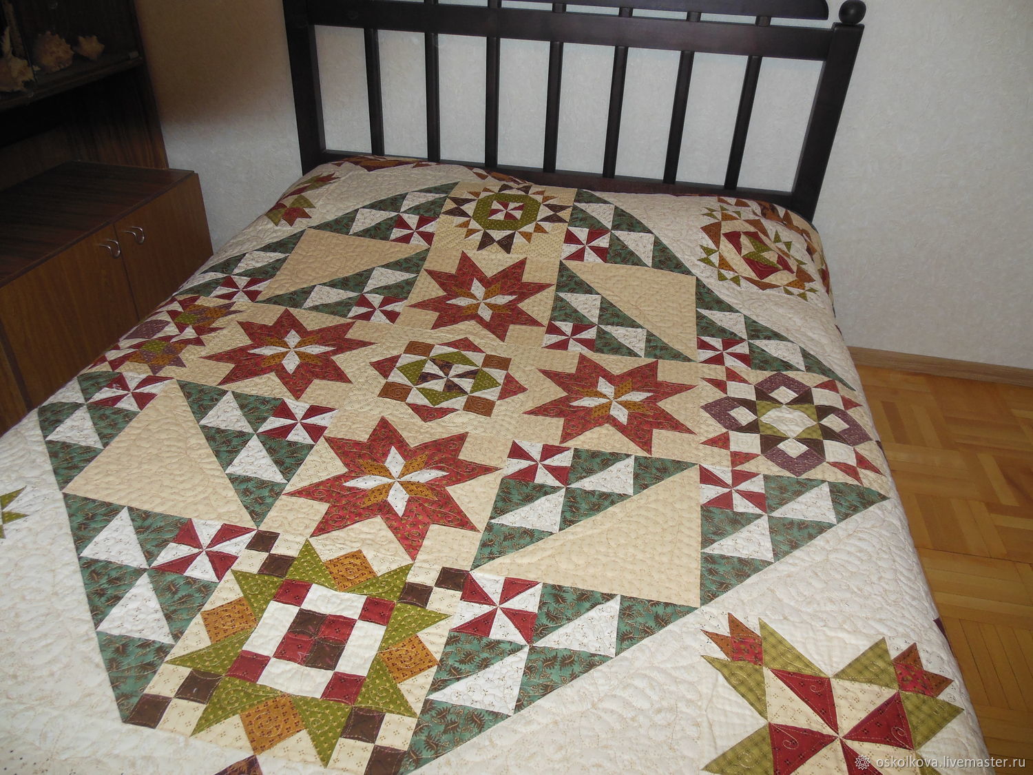 Пэчворк покрывало мастеров. Черно белый пэчворк покрывало. Шарлотт герлингс пэчворк. Шарлотт герлингс пэчворк. Пэчворк одеяло.