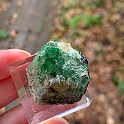Турмалин верделит зелёный кристалл