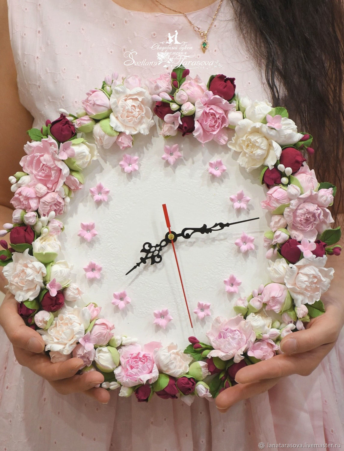 Часы с цветочками