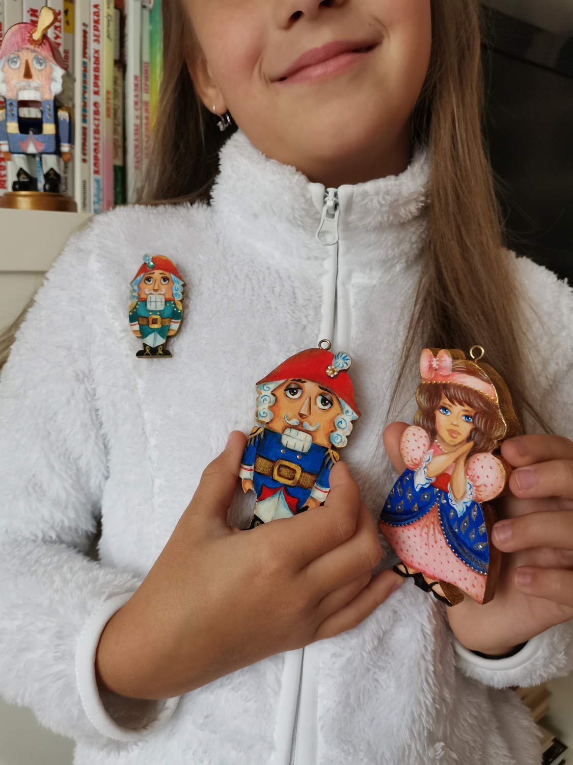 Елочные игрушки, куклы, броши по сказкам