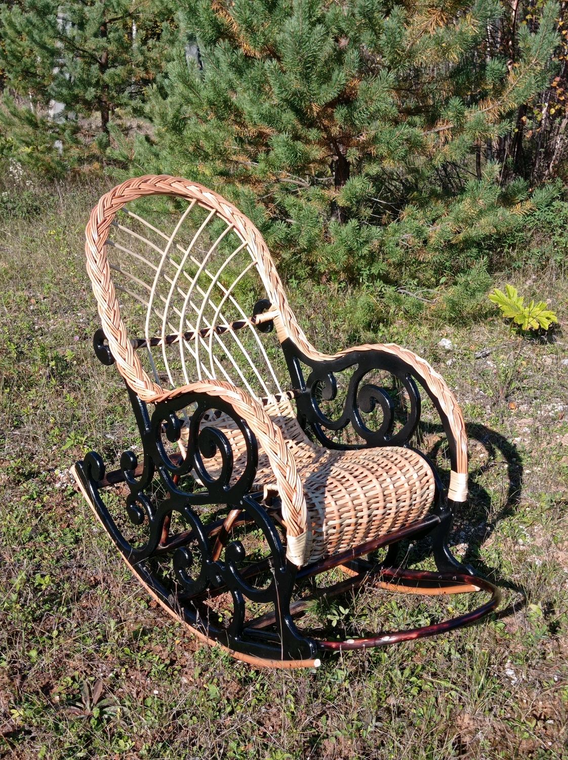 Плетеное кресло-качалка из ротанга: все нюансы изготовления