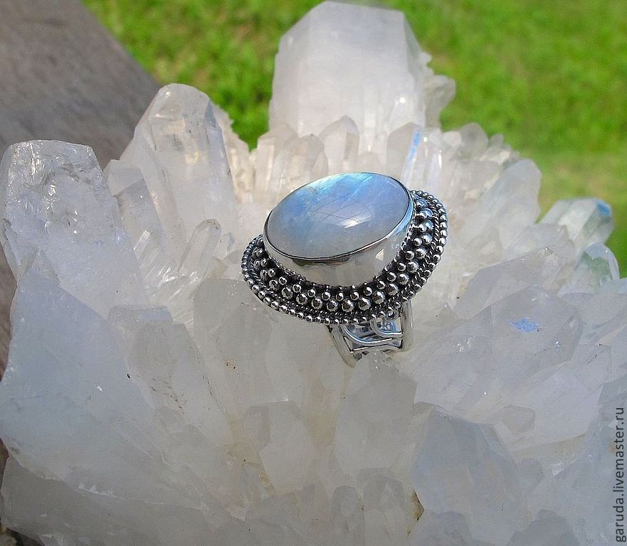Серебряные кольца с натуральными камнями