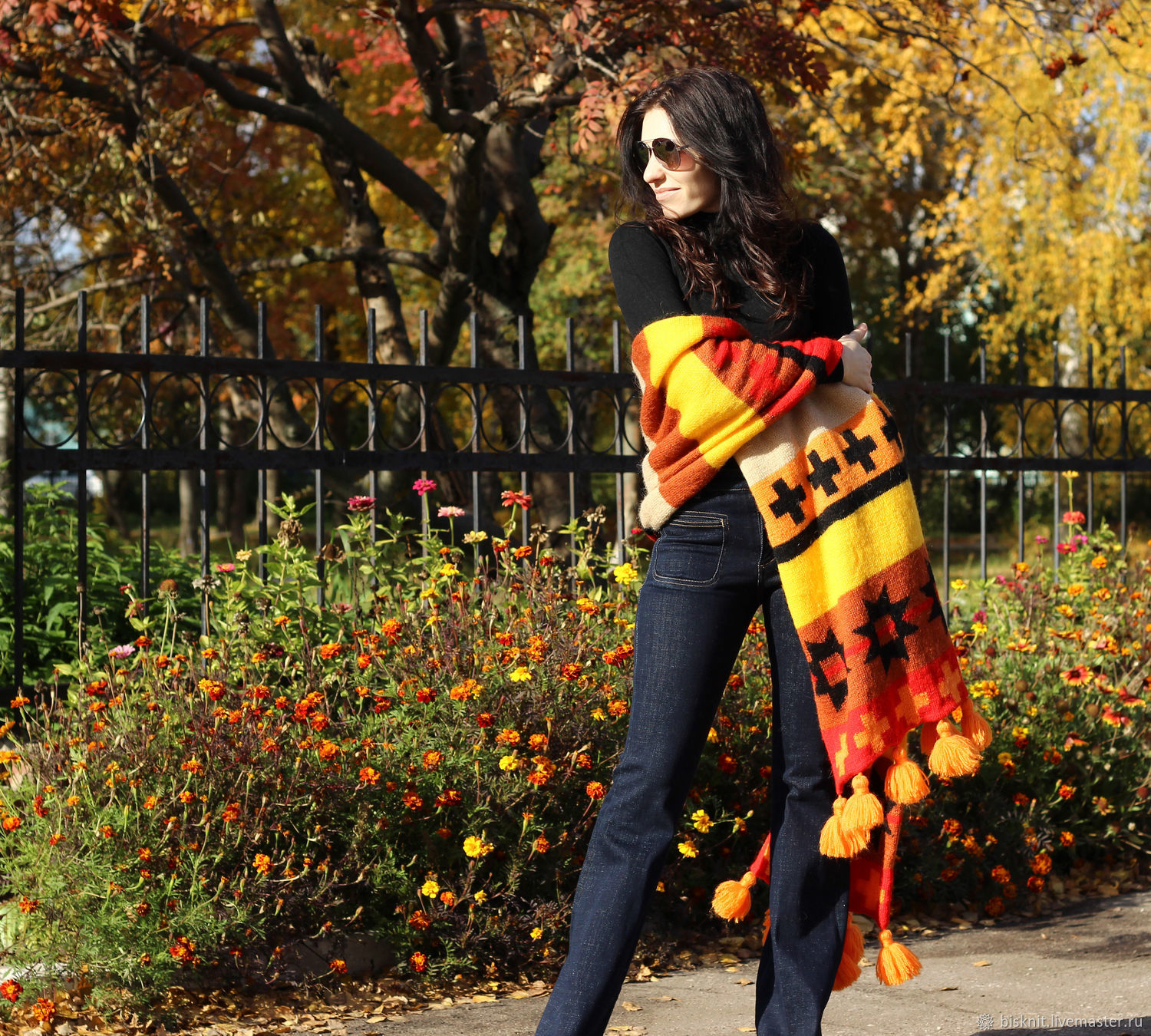 Осенний шарф. Яркий осенний шарф. Осень шарф. Яркий шарф осень. Осенний шарф длинный.