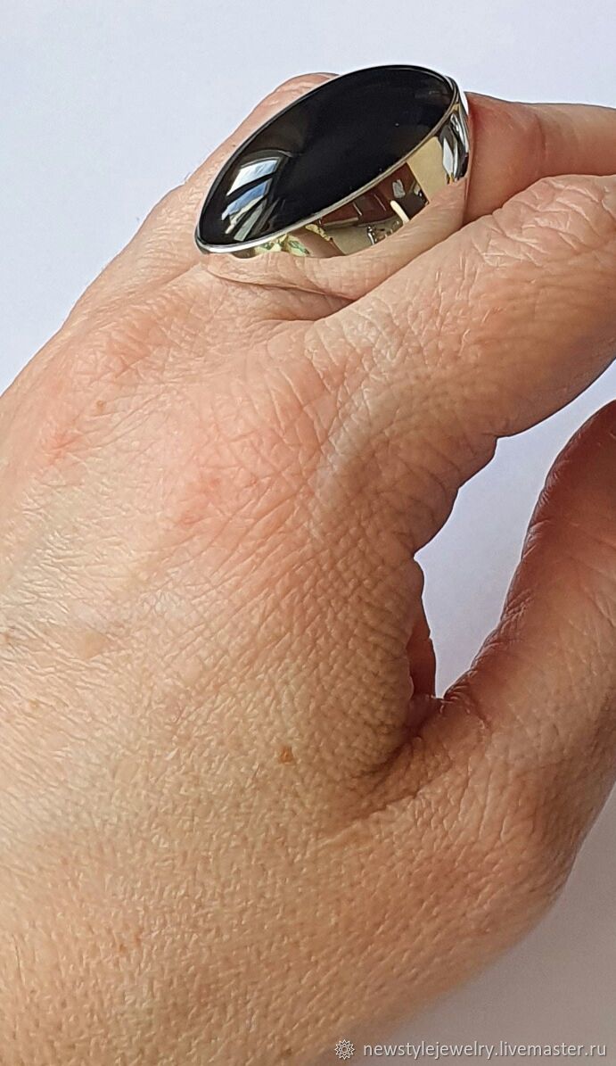 Крупное кольцо из серебра с черным агатом купить в интернет-магазине ...