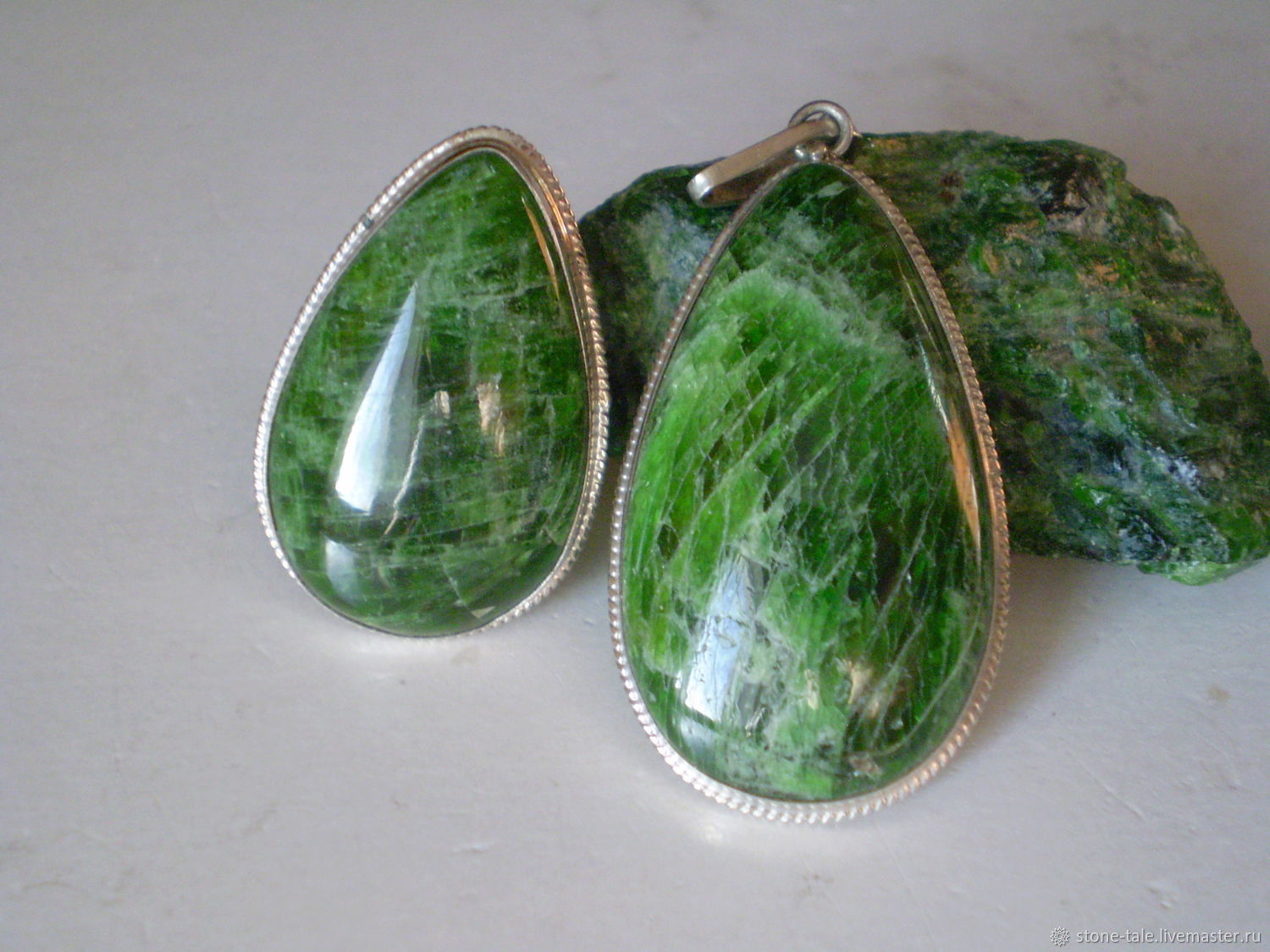 Хромдиопсидом