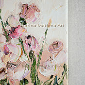 Картина с сиреневыми пионами и розами, белые георгины, нежная картина