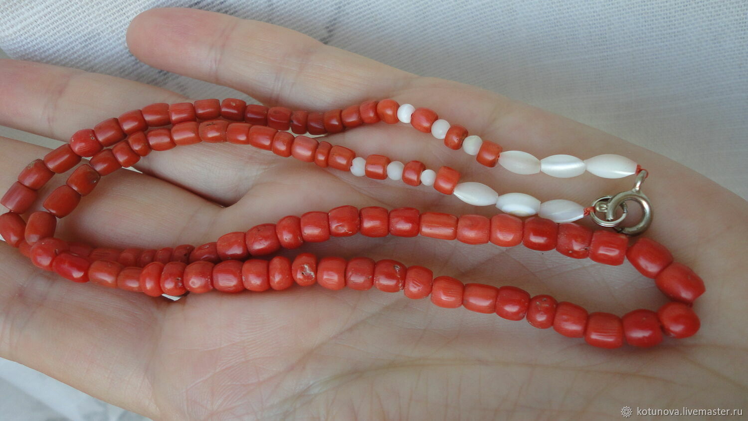 Винтаж: антикварная брошь, коралл шакка 19в. Антикварные бусы из коралла. Браслеты антиквариат. Коралл шакка как выглядит. Натуральный красный корал.