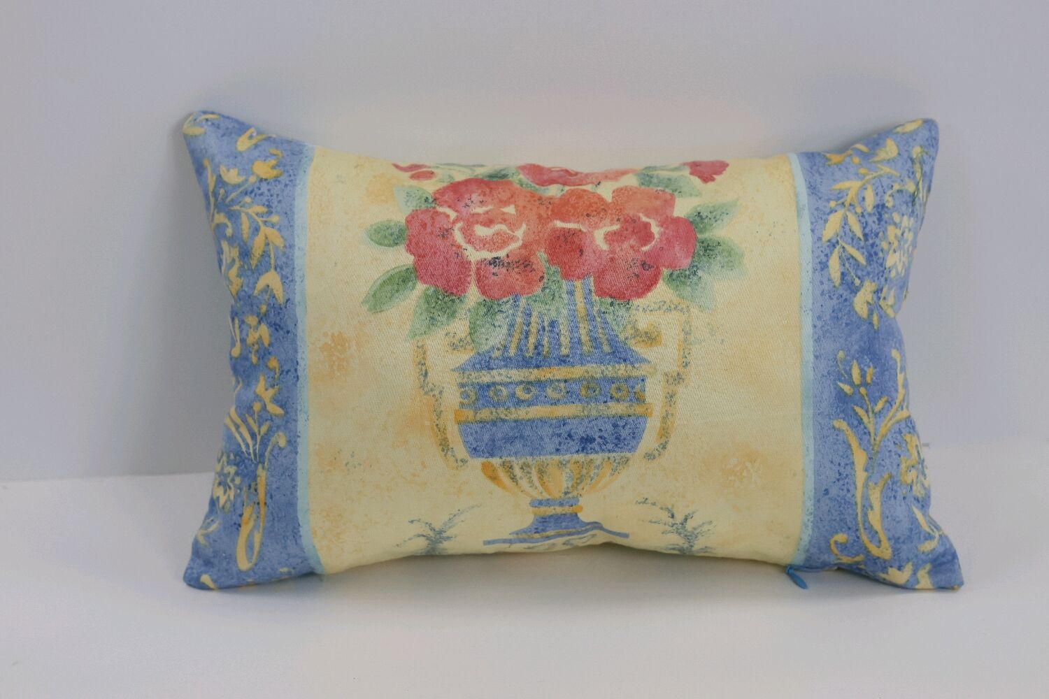 Подушка декоративная купить в интернет-магазине Ярмарка Мастеров по ...