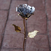 Кованая роза из металла (латунь), фиолетово-розовая