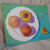 Картины и панно handmade. Livemaster - original item Oil painting On a plate with a gold border. Peaches. Handmade.