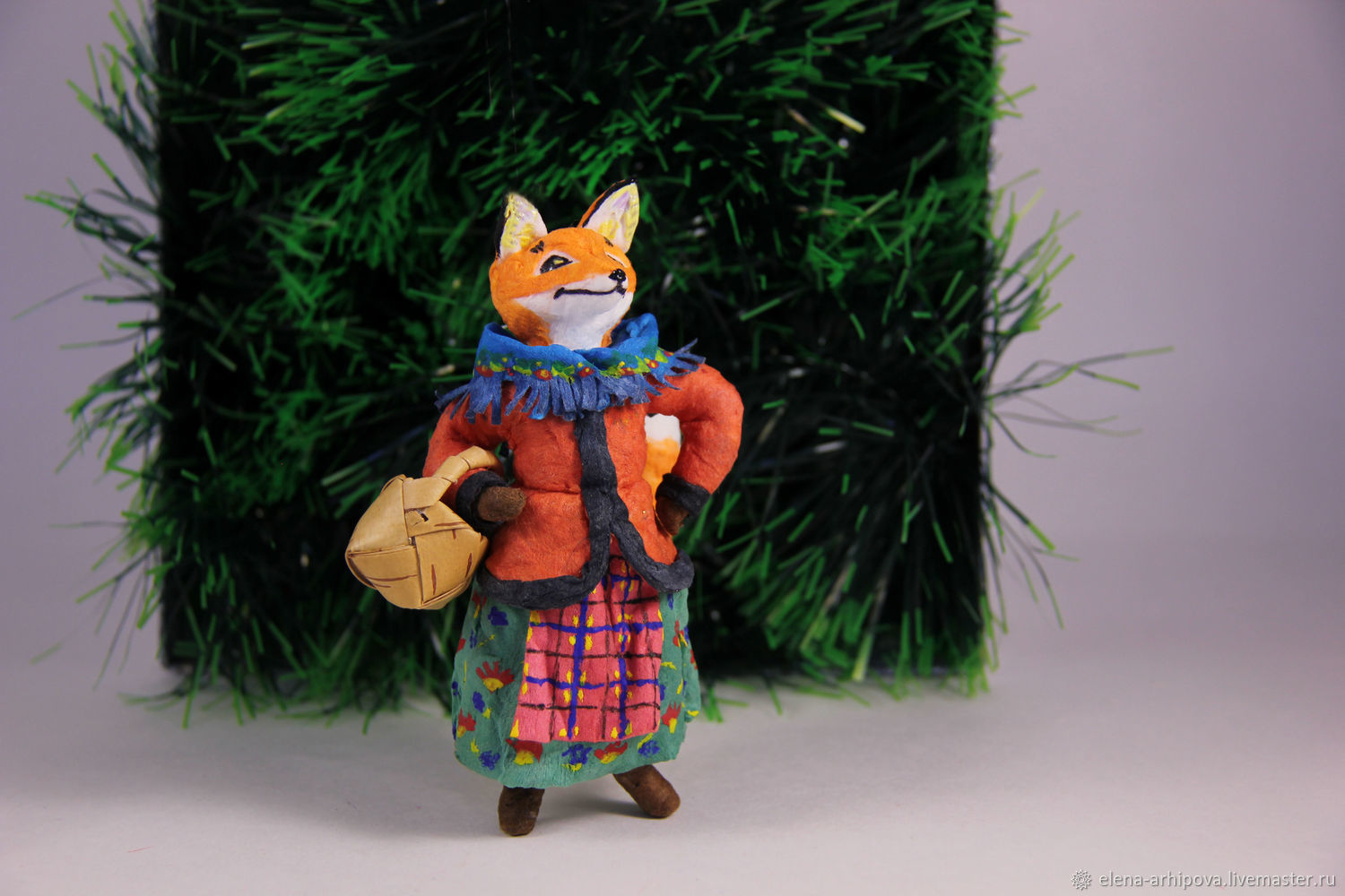 Ватные игрушки сказочные персонажи. Елена злоказова новогодние игрушки. Ватная игрушка лиса и колобок. Ватная елочная игрушка лиса. Игрушка из ваты лисичка.