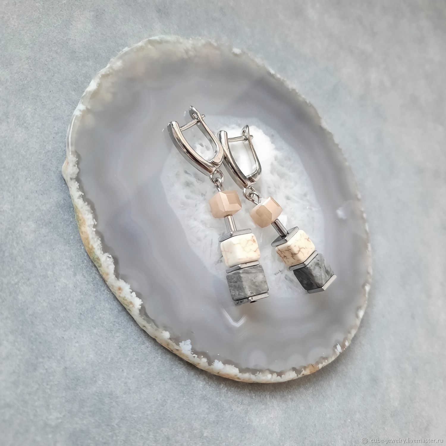 Серьги висюльки вечерние с кубиками яшмы Пепел купить