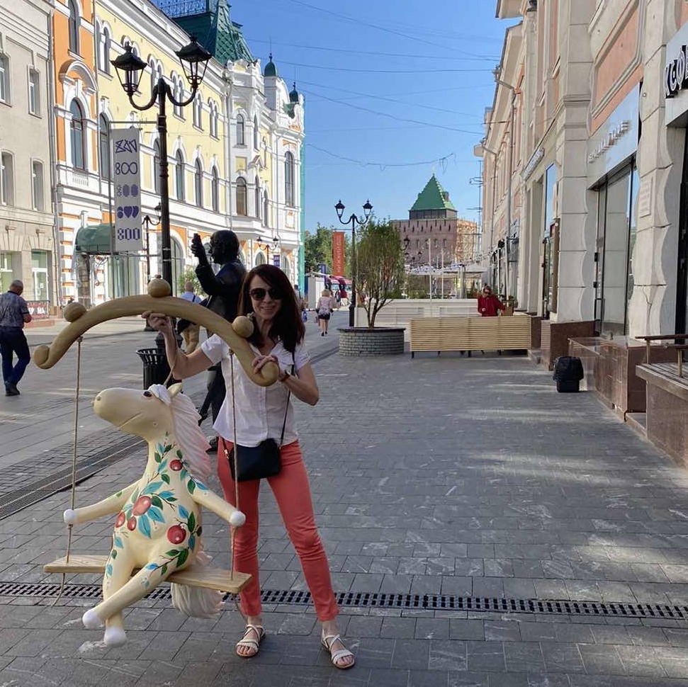 Лошадка на качелях на Покровку