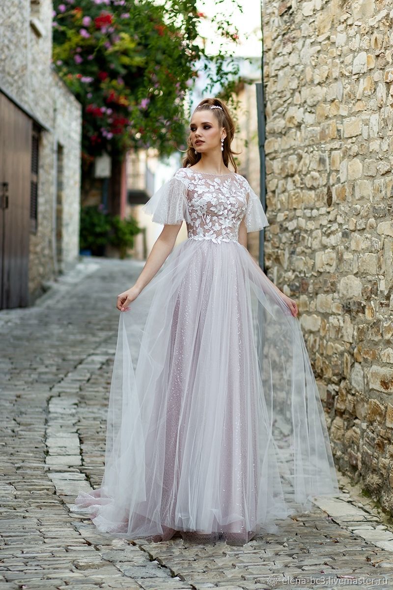 Свадебное платье с объемными цветами ручной работы