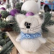Куклы и игрушки ручной работы. Ярмарка Мастеров - ручная работа Knitted white cat. Handmade.