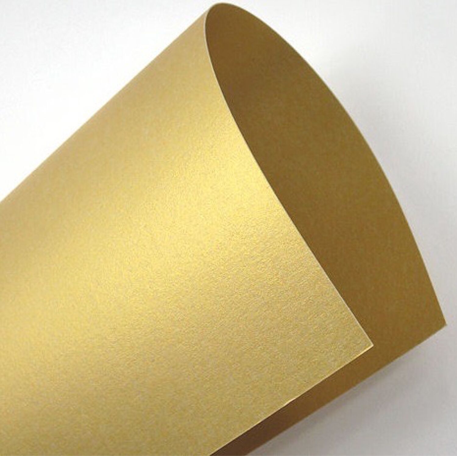 Плотный золото. Дизайнерская бумага Маджестик. Бумага Маджестик золото. Дизайнерский картон золотой Маджестик. Majestic бумага дизайнерская.