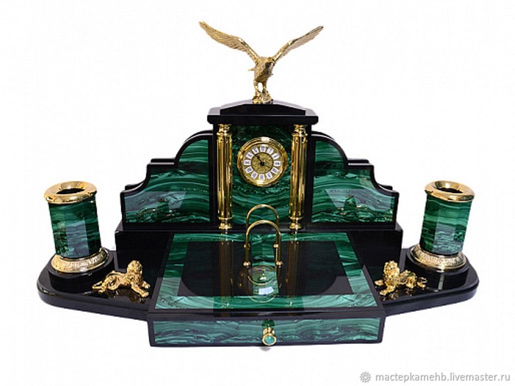 Малахитовые наборы. Письменный прибор из камня. Малахитовые наборы. Малахитовый набор настольный. Настольный набор руководителя малахит.