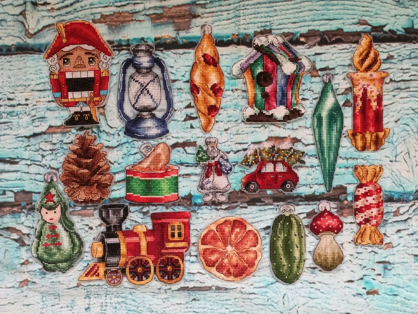 Вышиваем крестиком елочные игрушки — схема вышивок к Новому году