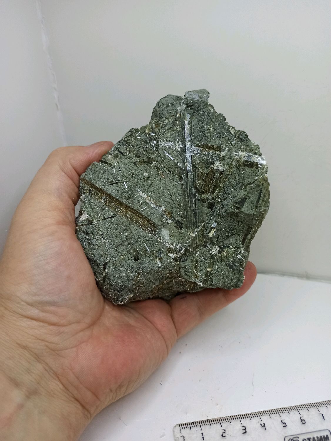 Актинолит. Камни и минералы в интернет-магазине Ярмарка Мастеров по ...