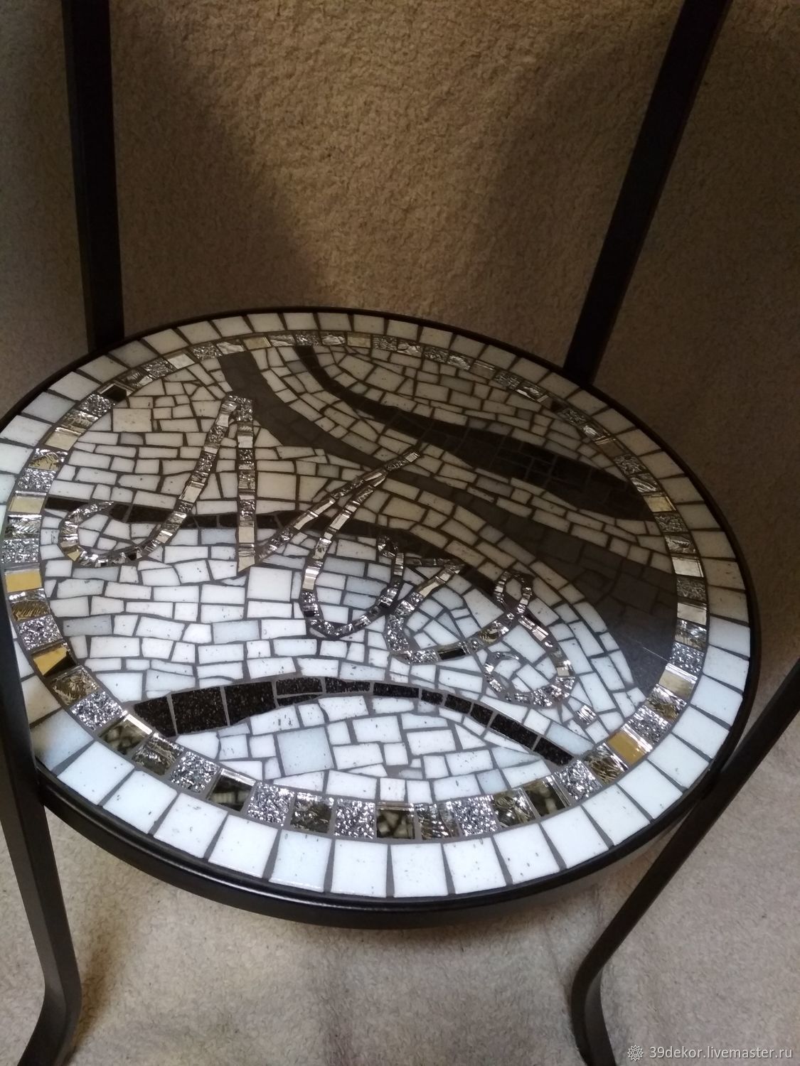Журнальный стол из мозаики