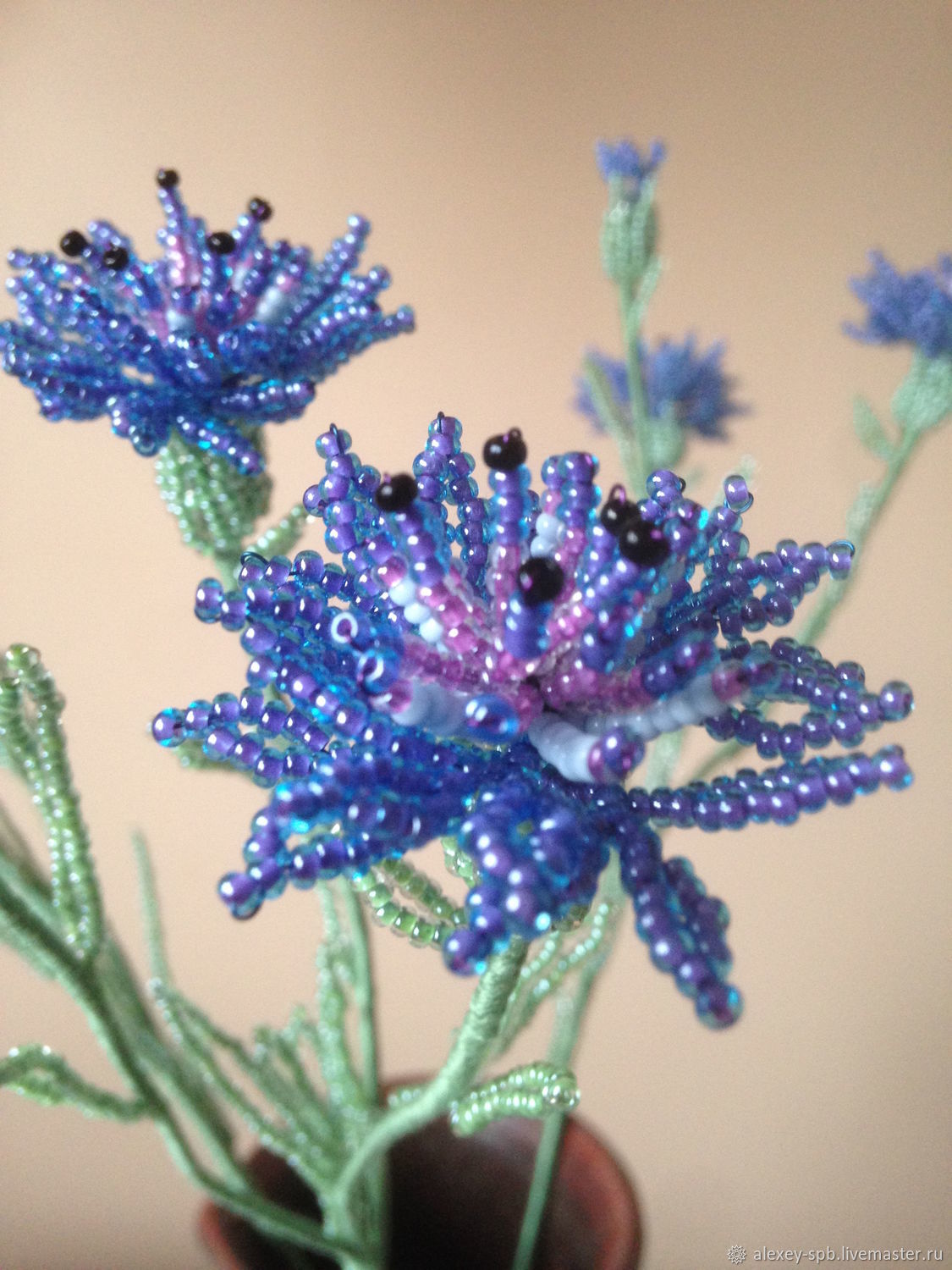 Синие цветы из бисера фото