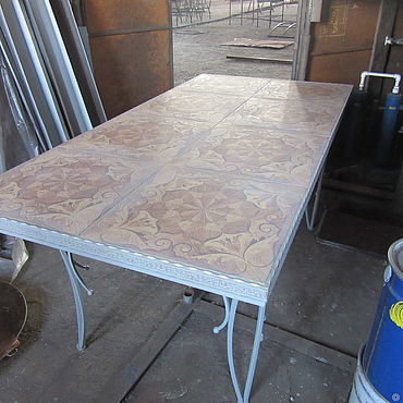 Обеденные столы со столешницей из керамической плитки