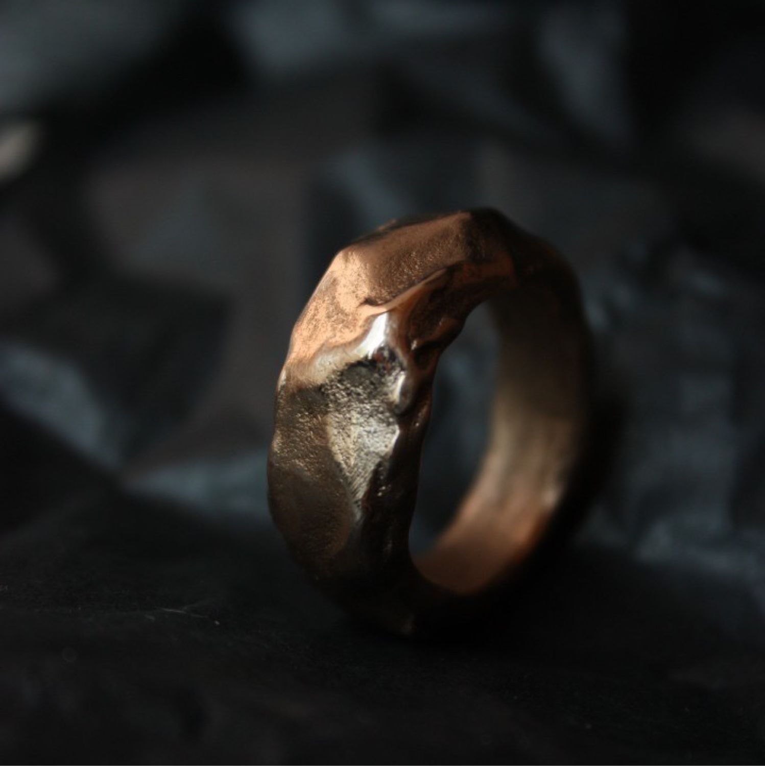 Канал бронзовое кольцо истории жизни обычной семьи. Кольцо из бронзы. Мятое кольцо. Кольцо бронзовое 27 на 18 мм. Бронзовое кольцо дзен Ильюшкино счастье.
