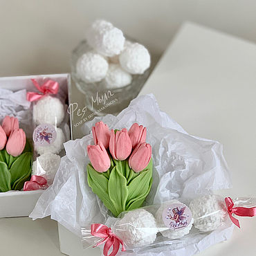 Реалистичные цветы из гофрированной бумаги и композиции с конфетами в г. Орел