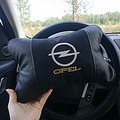 Подушка в машину с логотипом Мерседес
