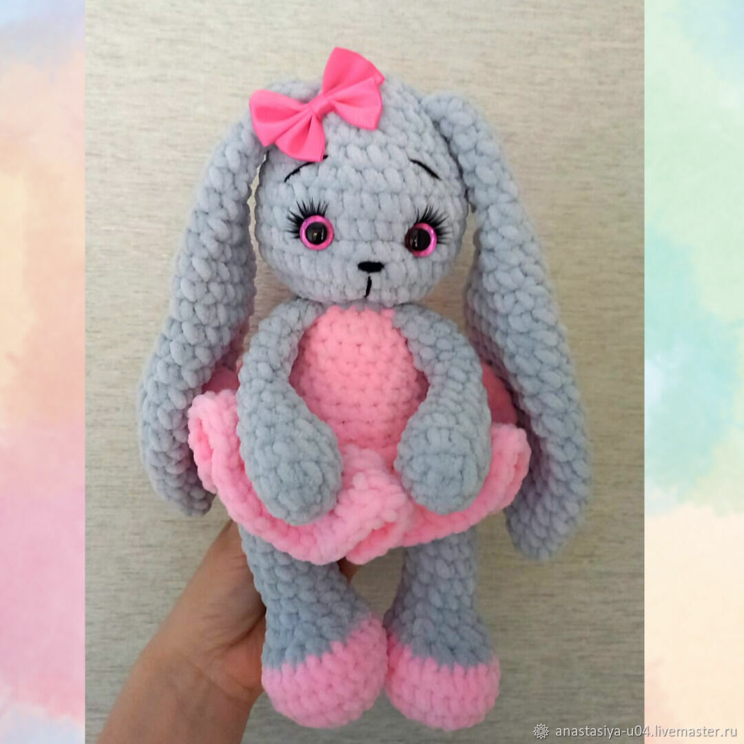 Плюшевый зайчик от марины муриевой. Вязаный заяц из плюшевой пряжи. Плюшевый зайка амигуруми. Заяц ализе пуффи. Зефирный зайка амигуруми.