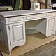 White writing Desk in the style of Provence with a waxed oak worktop. The graceful lines of the facades and footboard give it the elegance and finesse.
