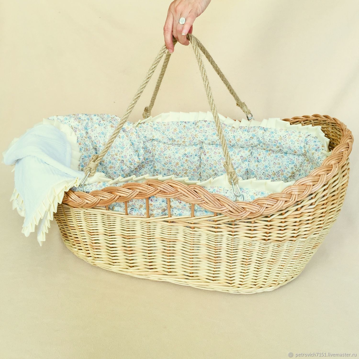 Плетеная корзина для младенца