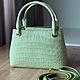 Светло-зелёная сумка из крокодиловой кожи. Классическая сумка. Chic bags. Интернет-магазин Ярмарка Мастеров.  Фото №2