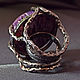 Шикарное кольцо `Тайна королевы`с крупным и ярким чароитом сделано из серебра,патинировано и частично отполировано.Оригинальная форма оправы камня делает кольцо особенно изысканным и королевским.
