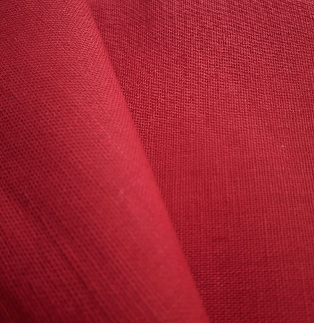 Хлопок красный купить. Полульняная ткань. Красный лен ткань. Красная ткань штора. Обои красные под ткань 375155.