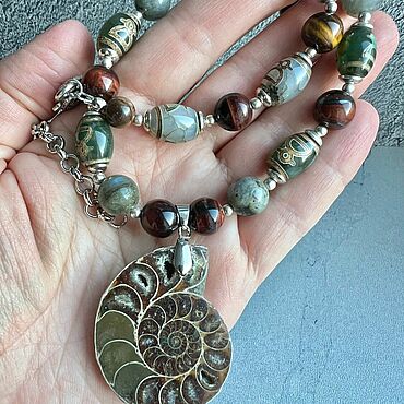 Украшения ручной работы. Ярмарка Мастеров - ручная работа Комплект  из натуральных камней с кулоном из аммонита «Состояние дзен». Handmade.